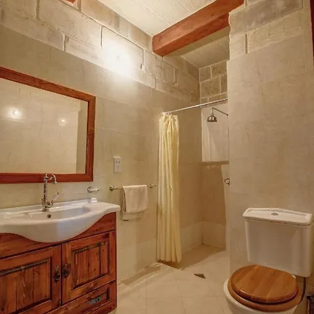 5 Bedroom With Private Pool & Views Ferienhaus *