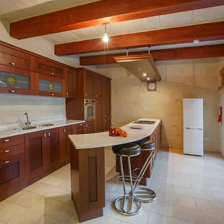 Ferienhaus 5 Bedroom With Private Pool & Views