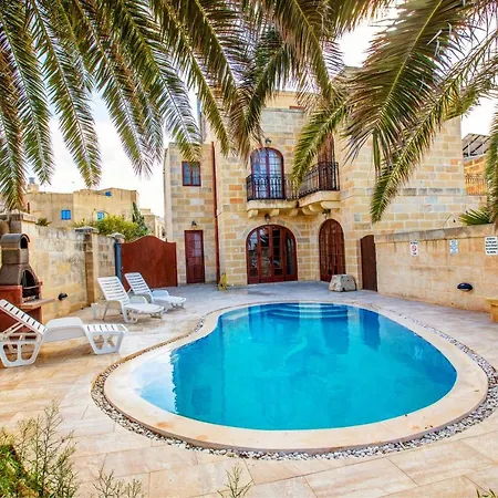 5 Bedroom With Private Pool & Views Ferienhaus