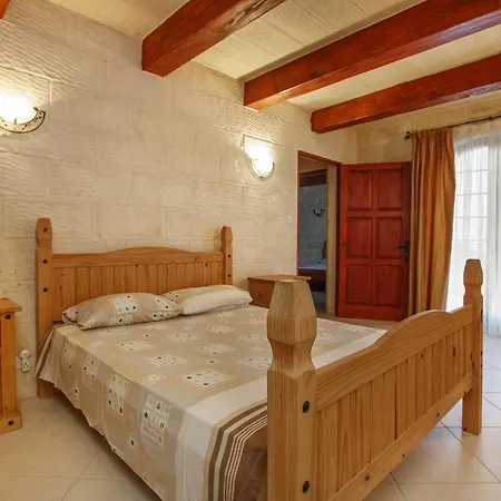 Ferienhaus 5 Bedroom With Private Pool & Views