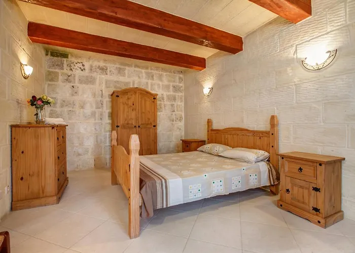 5 Bedroom With Private Pool & Views Holiday home