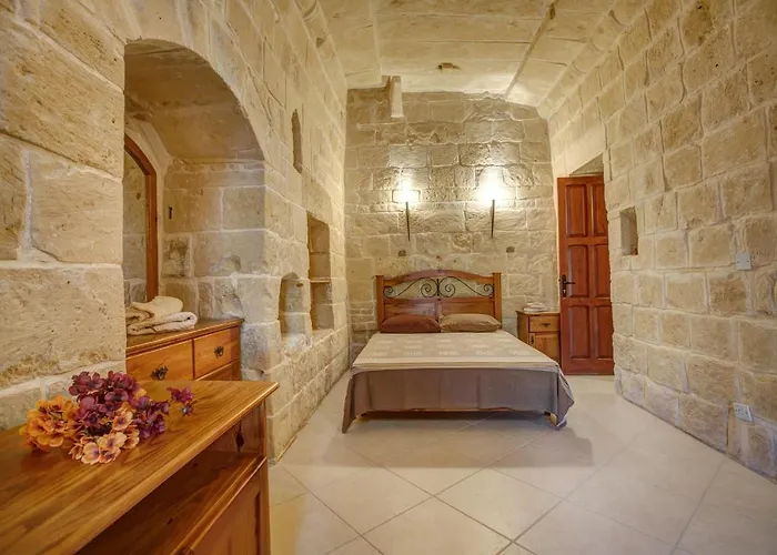 5 Bedroom With Private Pool & Views Holiday home