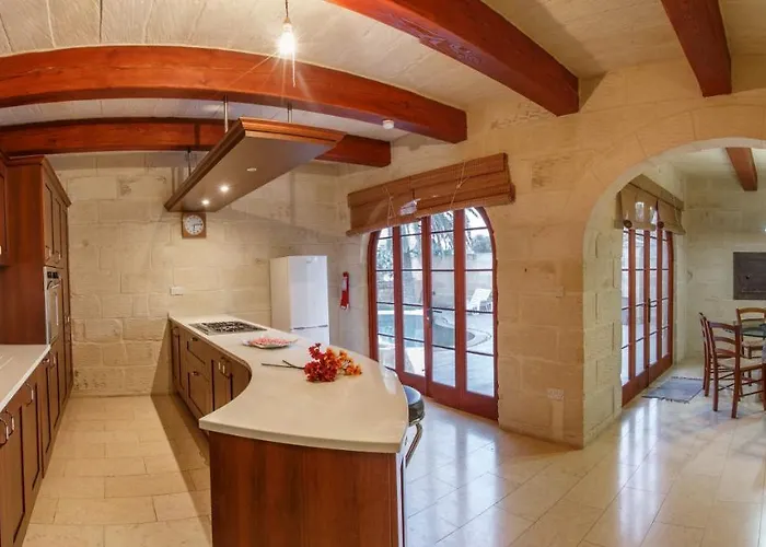 5 Bedroom With Private Pool & Views Gharb (Gozo)