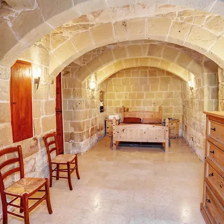 5 Bedroom With Private Pool & Views