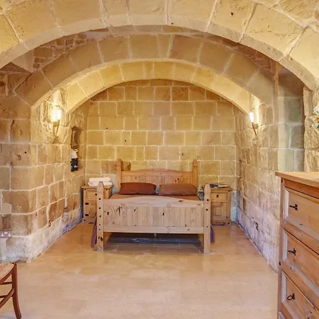 5 Bedroom With Private Pool & Views Holiday home