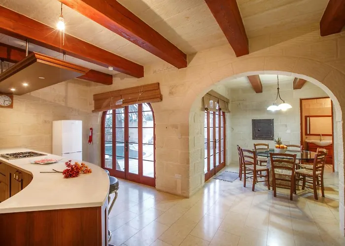 5 Bedroom With Private Pool & Views