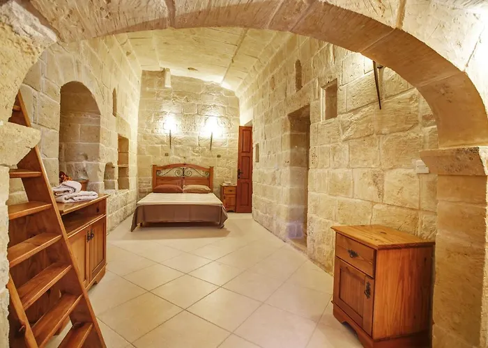 5 Bedroom With Private Pool & Views Case de vacanță *