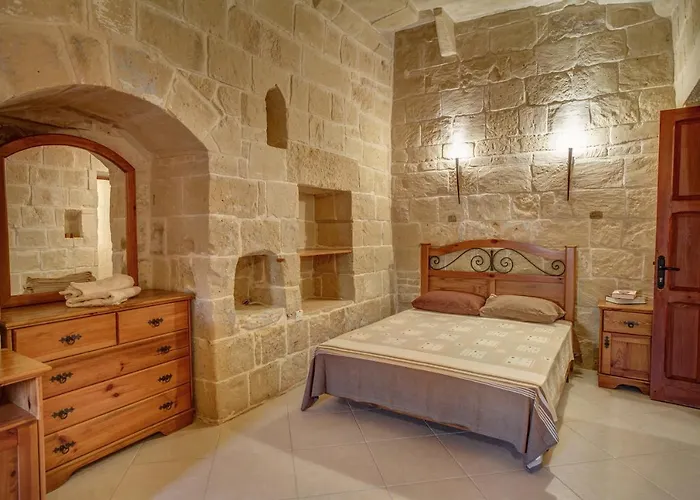 5 Bedroom With Private Pool & Views