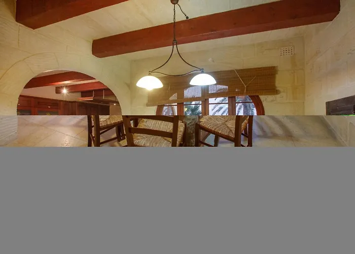 Tatil Evi 5 Bedroom With Private Pool & Views Għarb