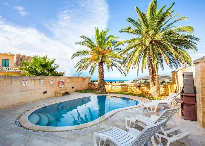 5 Bedroom With Private Pool & Views Tatil Evi Għarb